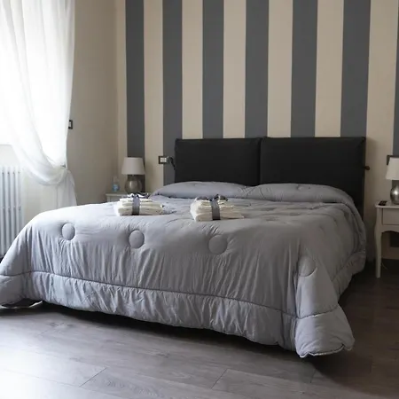 Madame Pucci Bed and Breakfast Λούκα